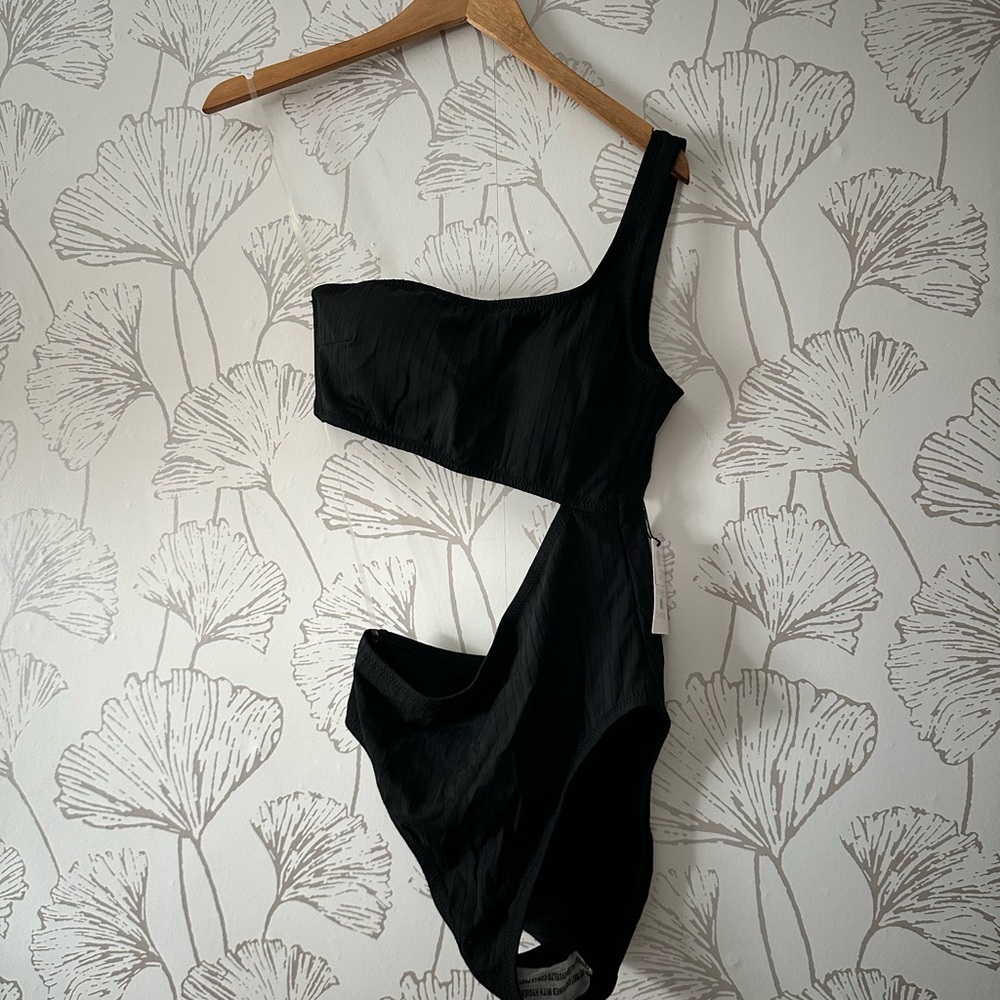 Black One-Shoulder Cutout Swimsuit